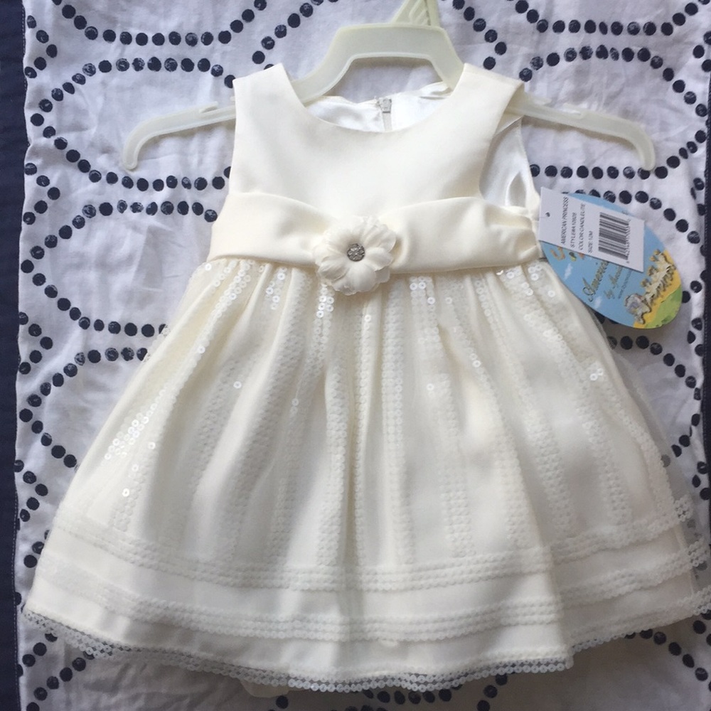 NWT dress 12M Perfect for formal occasions